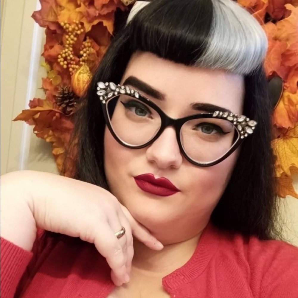 Meet your Posher, Crystal